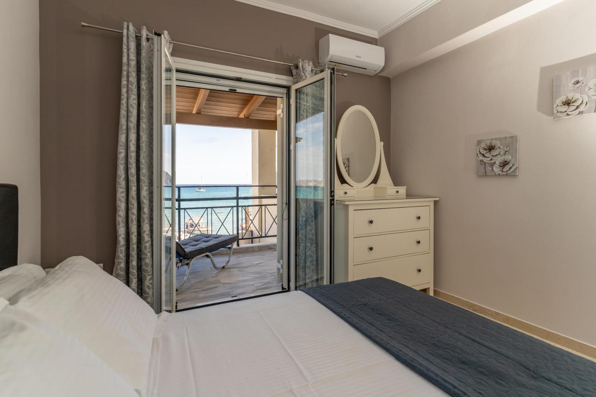 George Beachfront Apartments Lithakia  Quarto foto